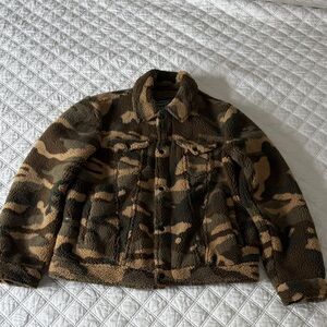 Levi's Men's Brown Camouflage Sherpa Jacket